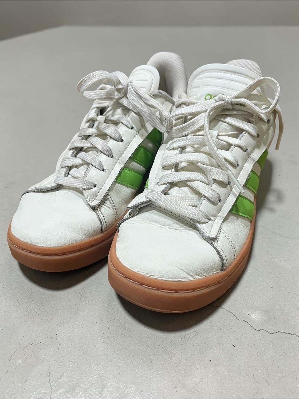 adidas Originals Grand Court Alpha Off-White Lucid Lime Green Gum Sole Size 8.5 - Picture 5 of 7